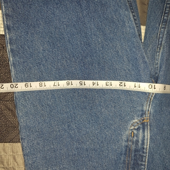 LL Bean Classic Fit Jeans Womens 8 Regular Blue Medium Wash Denim Tapered Jeans - Picture 9 of 11